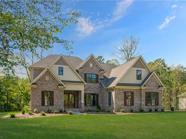 8211 Pyramid Dr, Summerfield, NC 27358