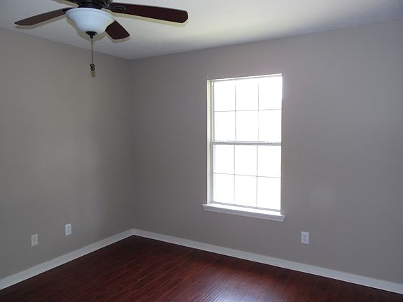 2nd image of 210 Sunline Dr