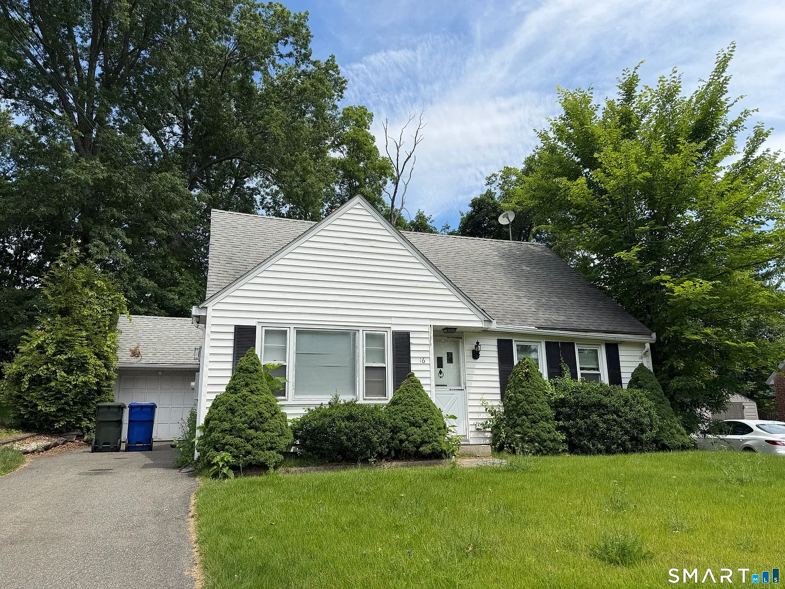 3 bed, 1.0 bath, 1214 sqft, $2,400 — Photo 1
