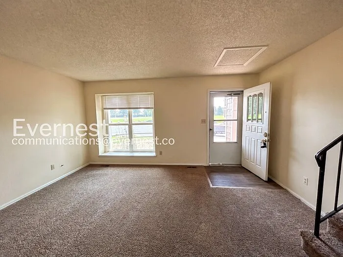 3 bed, 2.0 bath, 1300 sqft, $2,045 — Photo 3