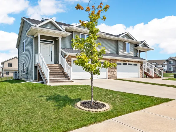 1240 Mary Ln, North Liberty, IA