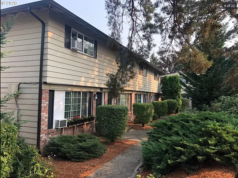 7833-7875 SE Johnson Creek Blvd — Photo 8