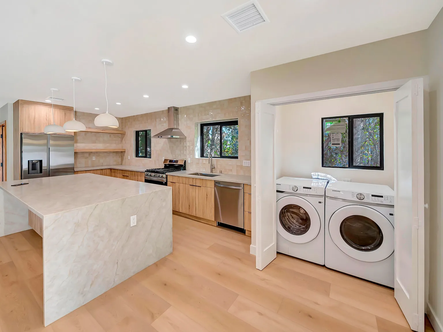 3 bed, 1700 sqft, $8,900 — Photo 4