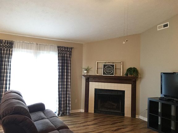5th image of 104 Ray Ct