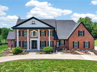 20 SE Meadowbrook Dr, Lees Summit, MO 64082