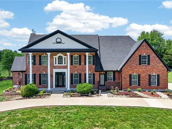 20 SE Meadowbrook Dr, Lees Summit, MO 64082