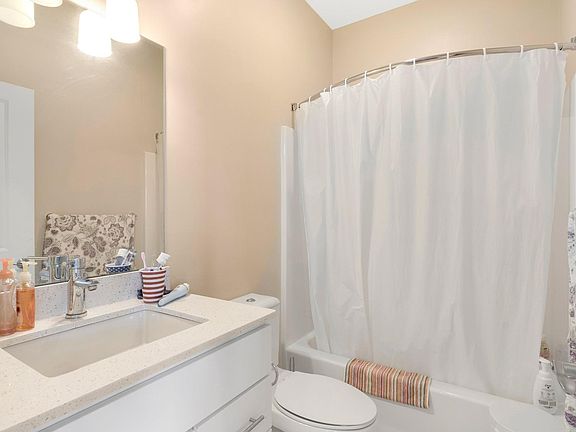 5th image of 20 Englewood Ave #209