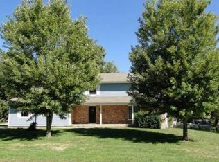 3220 SE Skylark Dr, Topeka, KS 66605