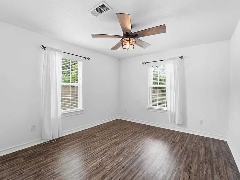 2044 Des Jardines St — Photo 21