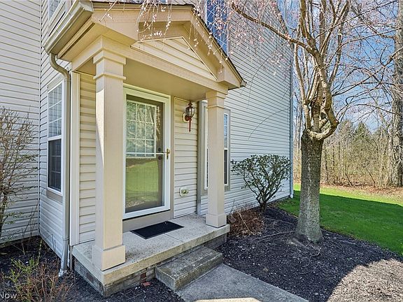 3rd image of 1437 N Yorkshire Dr