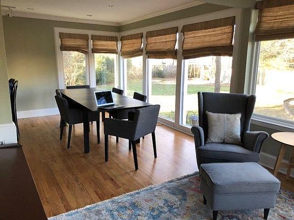 Breakfast Area overlooking backyard