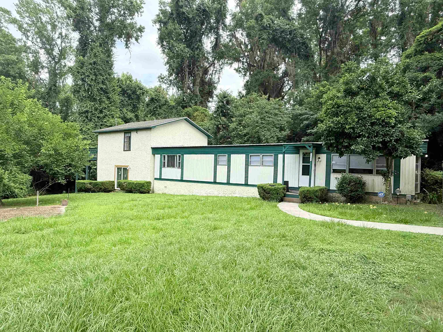 4 bed, 1192 sqft, $1,725 — Photo 1