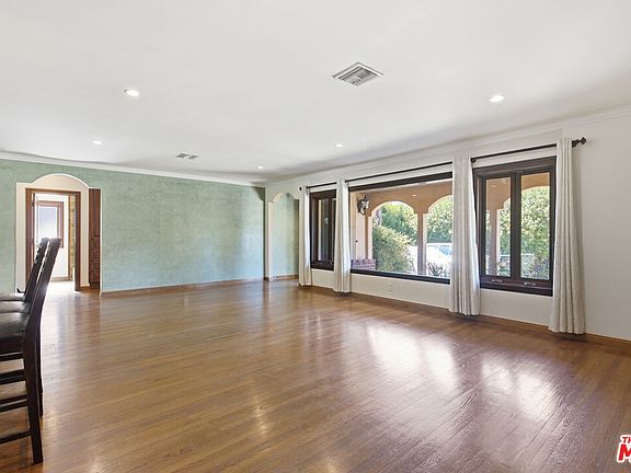 5th image of 13800 Erwin St