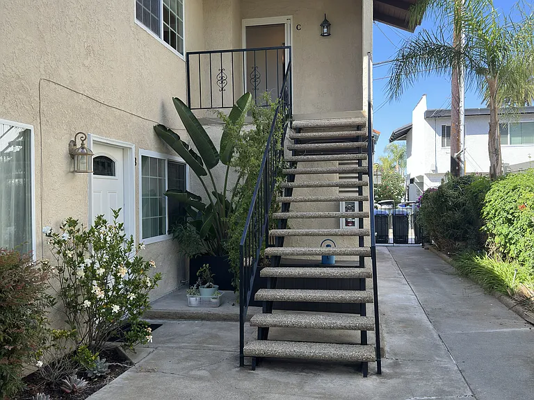 204 16th Pl #C — Photo 6
