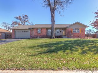 3101 S Summit Pl E, Sand Springs, OK 74063