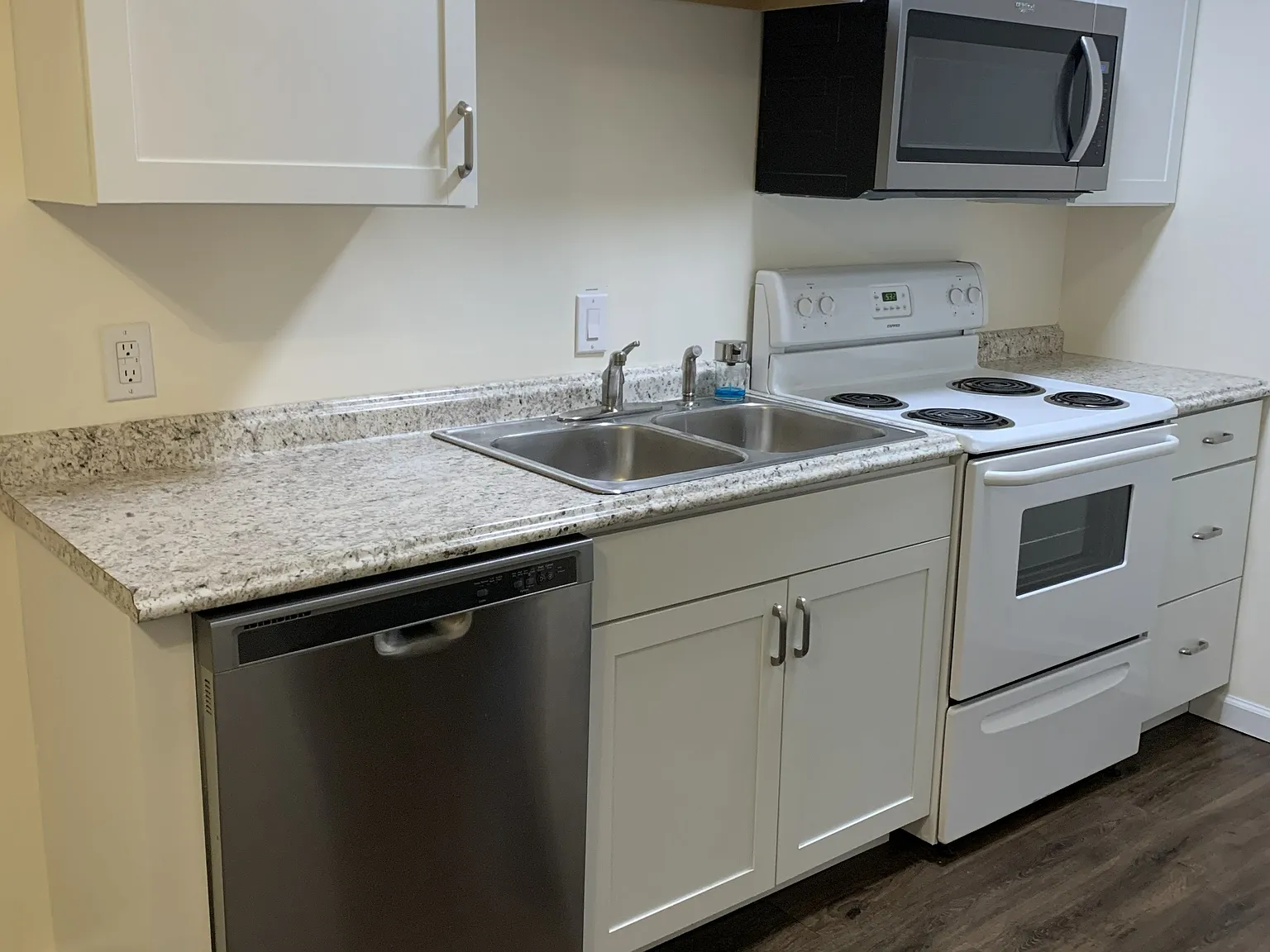1 bed, 805 sqft, $1,200 — Photo 3
