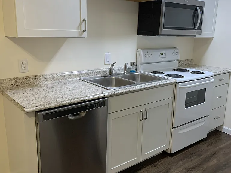 1619 Mansfield St #2 — Photo 2
