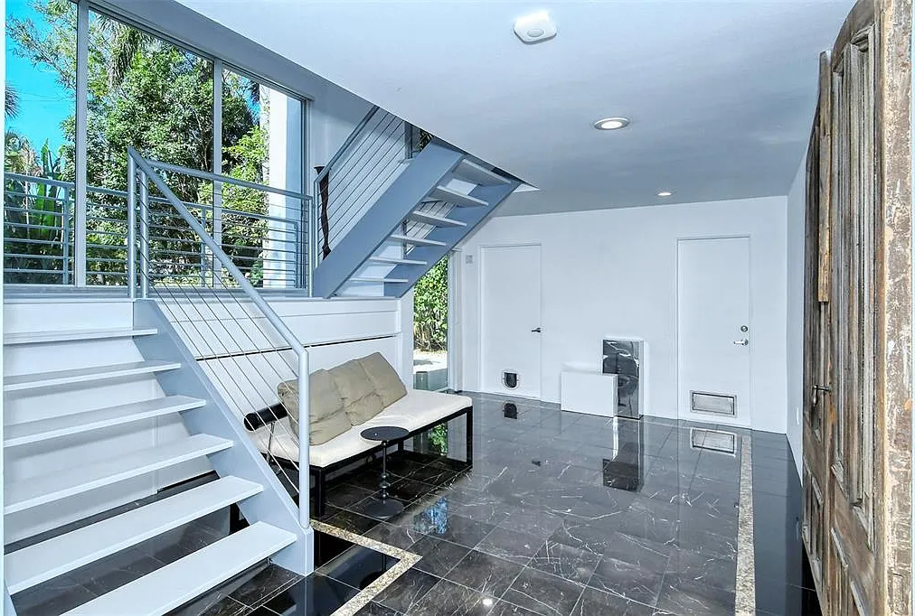 3 bed, 3.5 bath, 3531 sqft, $15,000 — Photo 4