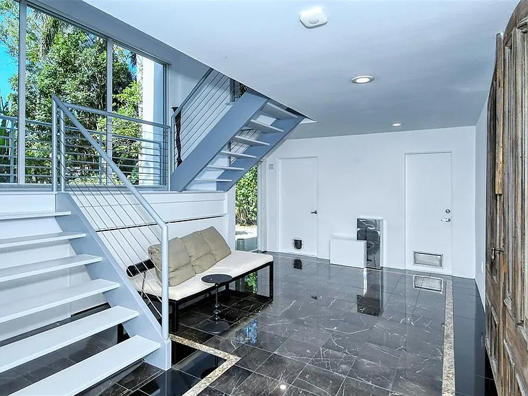 213 N Washington Dr — Photo 4