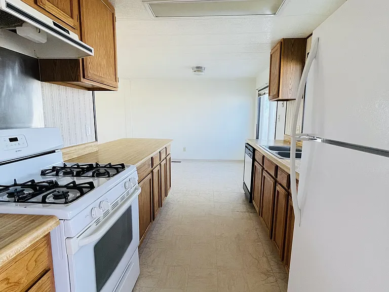 852 Dodge Ln — Photo 5