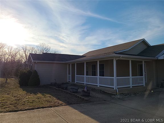 4th image of 115 English Grove St