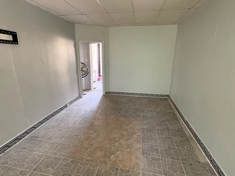 25 E 4th St #2 — Photo 3