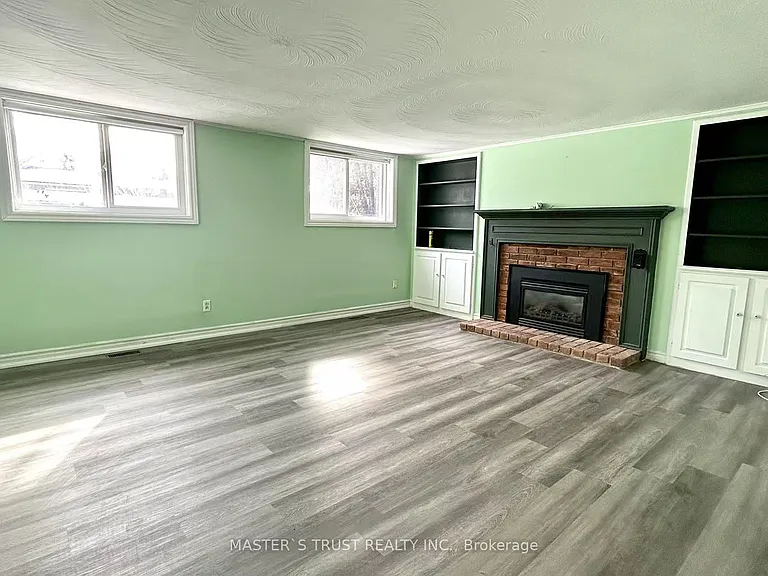5183 Cherryhill Cres — Photo 28
