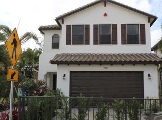 8725 Madrid Cir, Naples, FL 34104