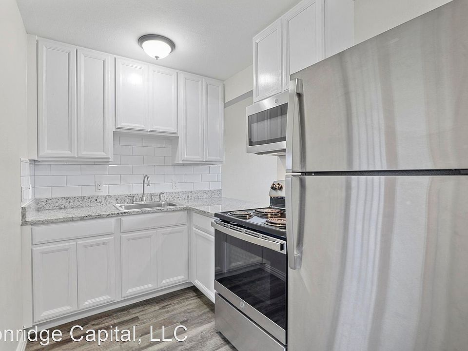 1st image of 515 N Oak St APT 106