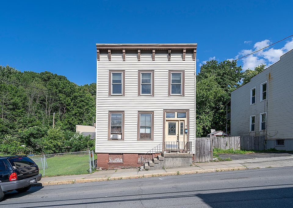 1st image of 8 Stowe Ave