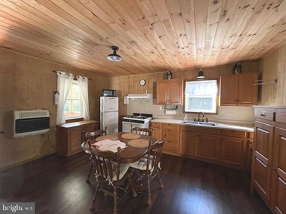 3rd image of 123 Rock Ridge Rd