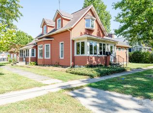 201 Sycamore St E, Three Oaks, MI 49128