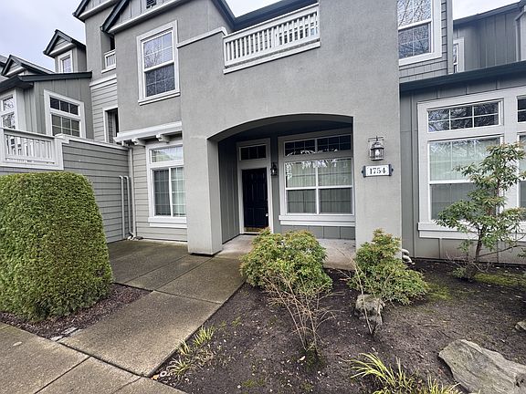 2nd image of 1754 NE Ashberry Dr