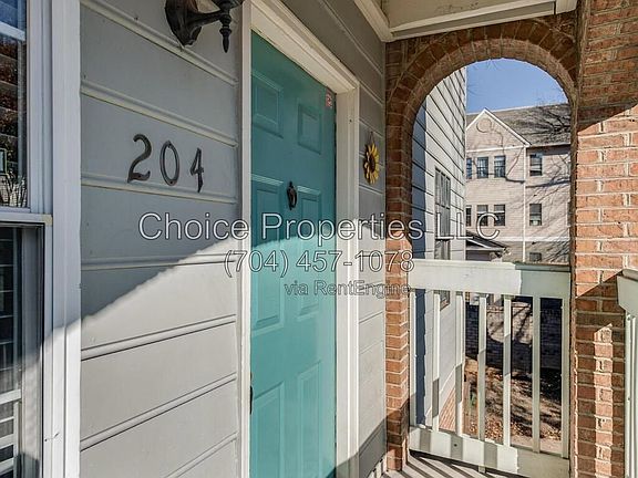 2nd image of 406 W 9th St APT 204
