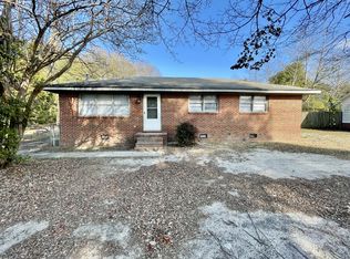 1929 Crestview Dr, Fayetteville, NC 28304