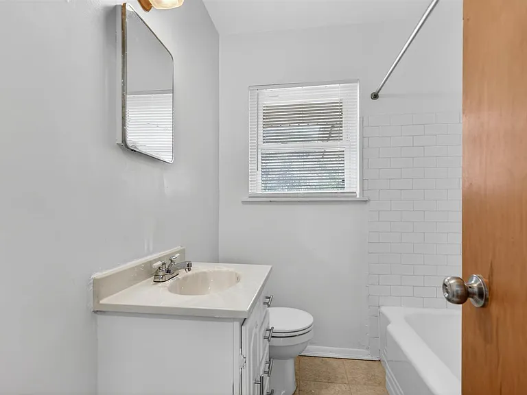 366 SE Wilshire Ave — Photo 13