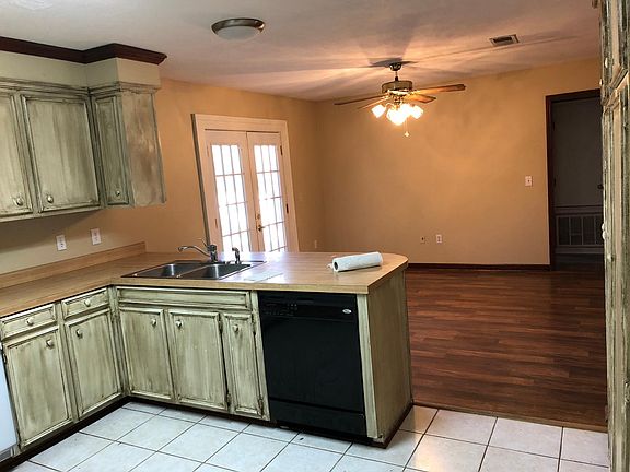 5th image of 506 Bradford Dr