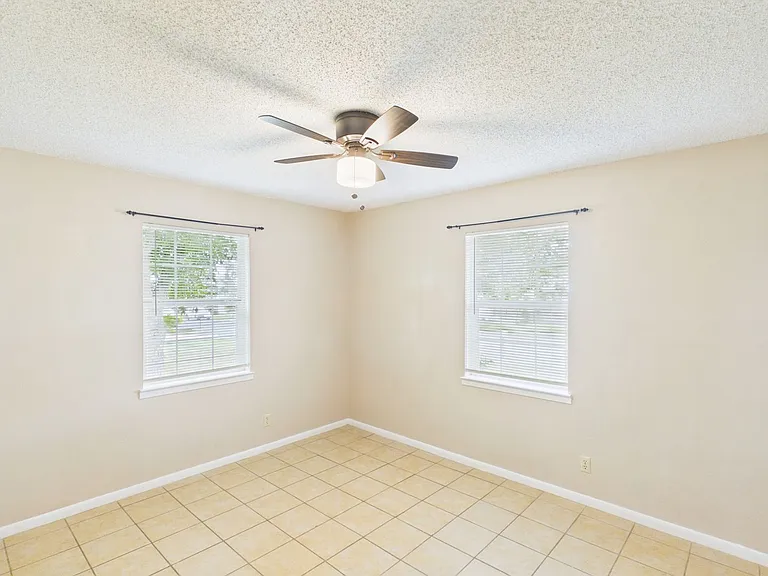 328 Glenmoor Dr — Photo 15