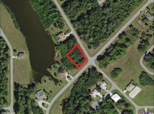 320 Sweetwater Dr, Rotonda West, FL 33947