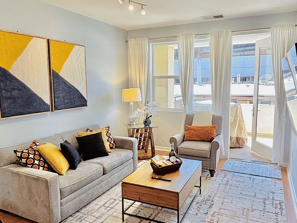 The coffee table has an extending top that easily lifts to provide a floating raised work surface, ideal for those who want an additional workspace or to dine on the couch while watching on our 65-inch 4K TV.