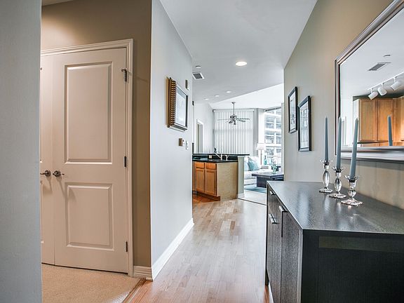 4th image of 500 Throckmorton St APT 1601