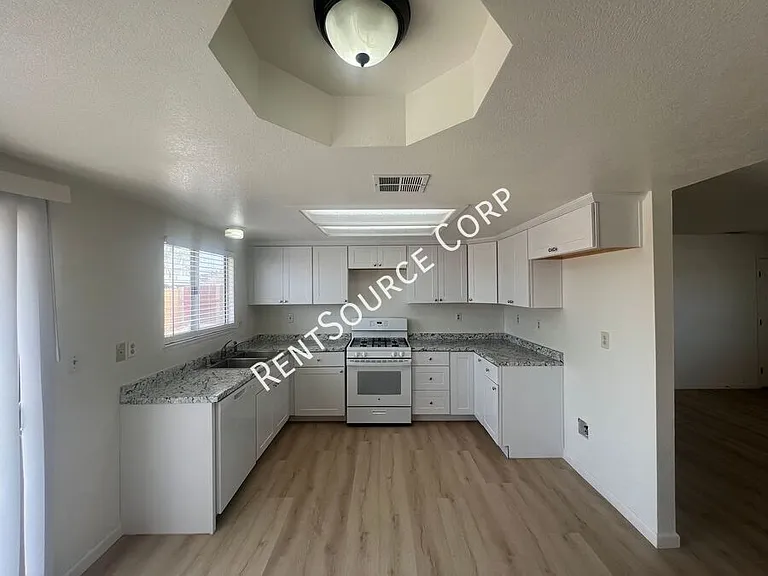 841 Chateau Way — Photo 9