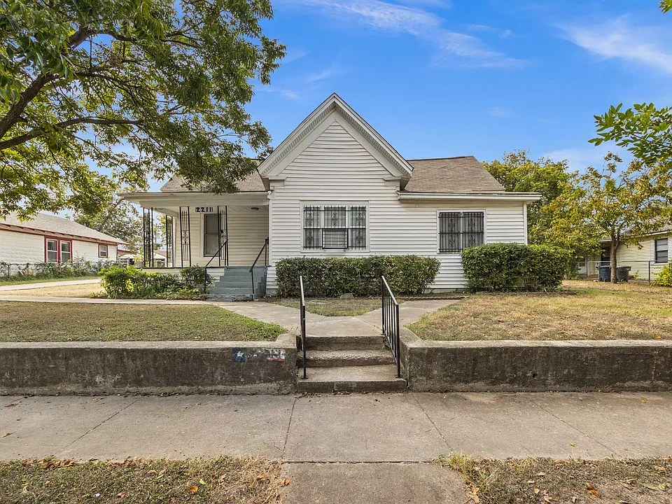 2211 Prairie Ave