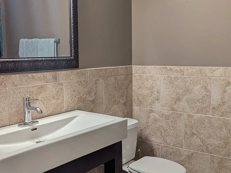 3rd floor full bathroom