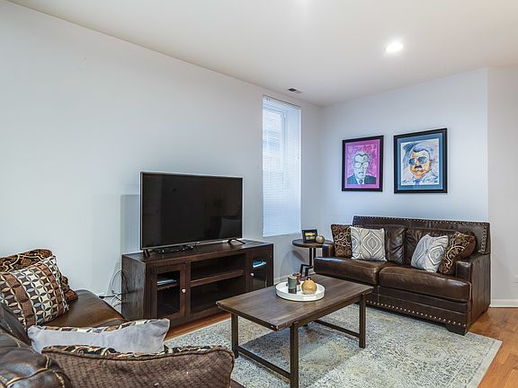 5th image of 1147 W Diversey Pkwy #1