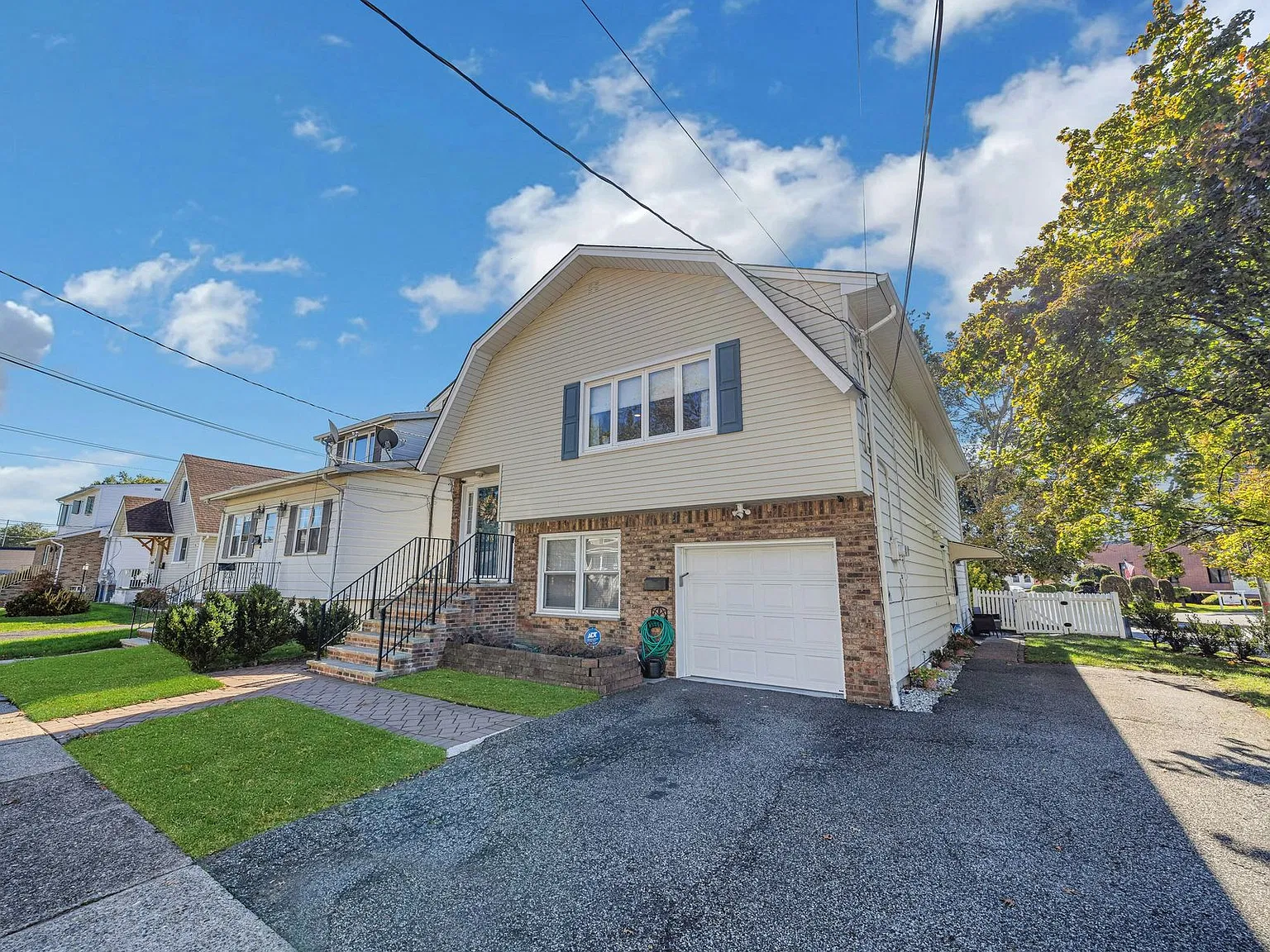 3 bed, 1.5 bath, 2466 sqft, $3,600 — Photo 4
