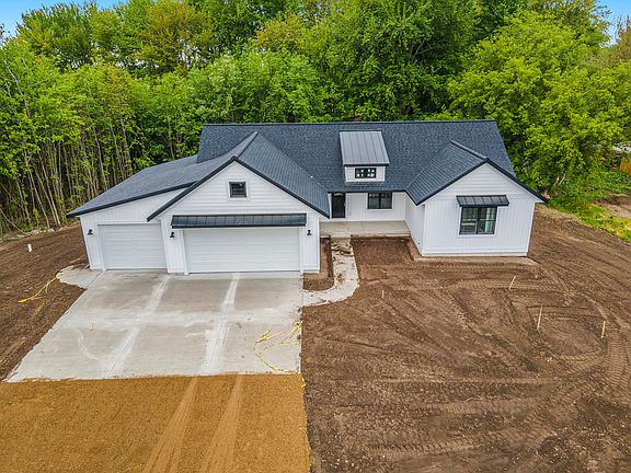 2nd image of 7943 Harper Ln