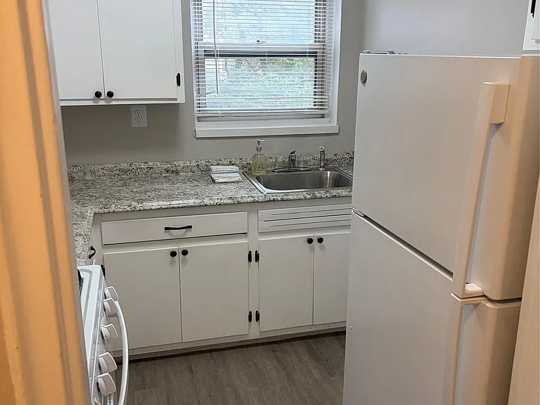 320 S Broadway #P1 — Photo 3
