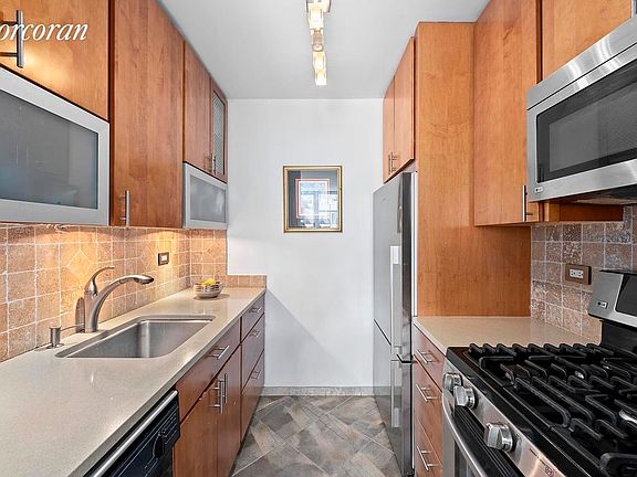 4th image of 420 W 23rd St APT 6A