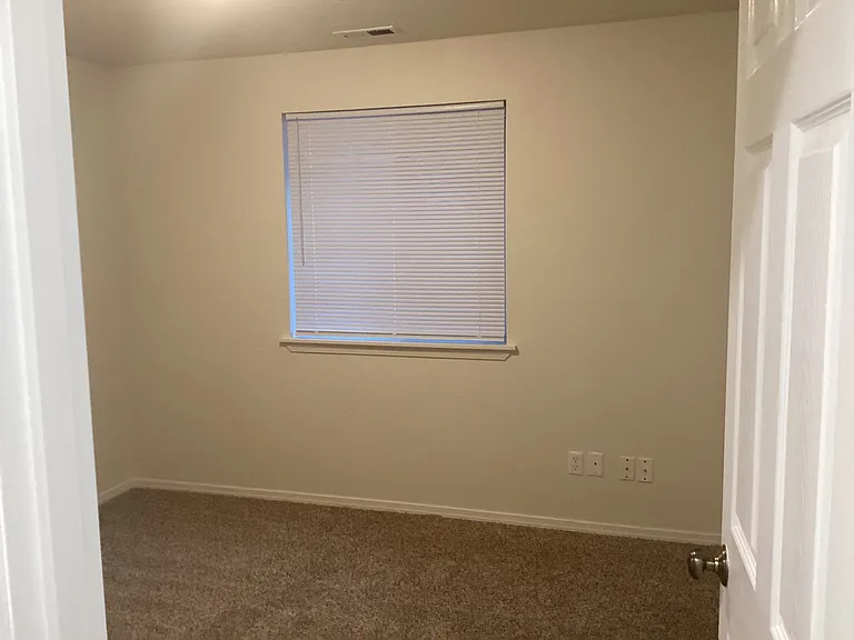 2302 Roosevelt Ave — Photo 9